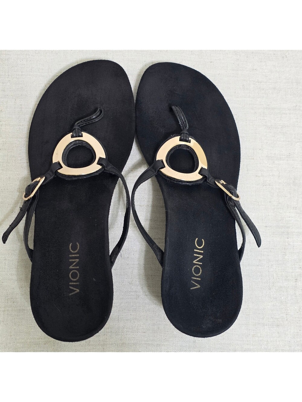 Vionic Orchid Women's 9 Black Leather Thong Wedge Sandals Silver Medallion